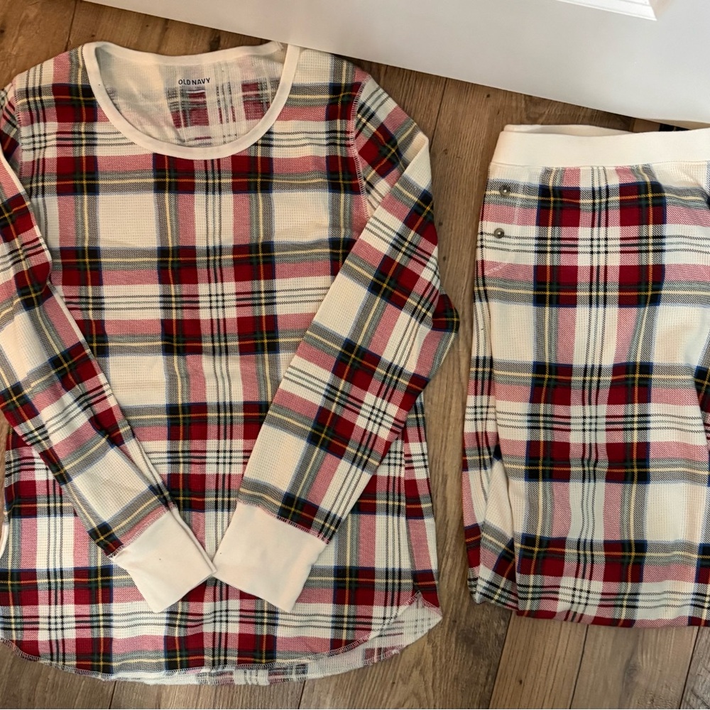 Old Navy women’s plaid Pajama set (Large)